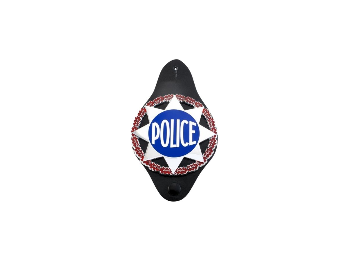 plaque police sur cuir